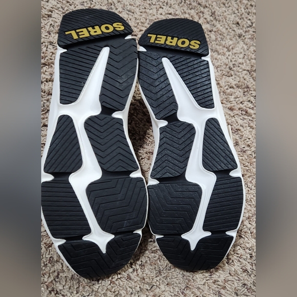 Sorel Kinetic Sneaker size 9 - light tan/taupe color velcro closure -NEW no box - Picture 3 of 3